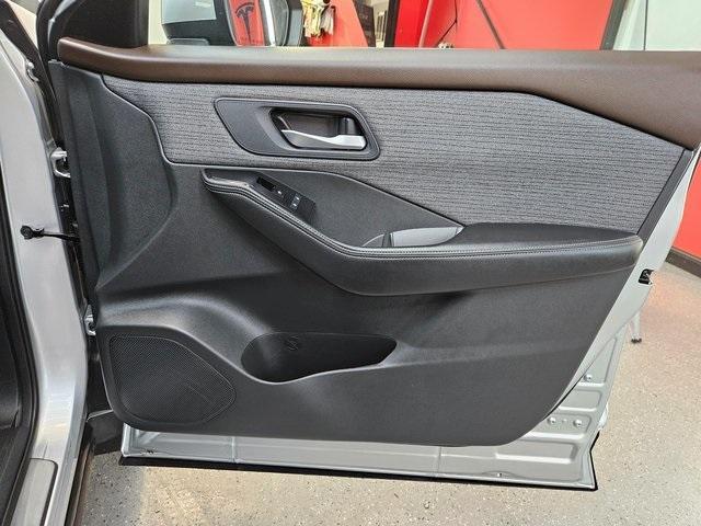 Photo of 2022 Brilliant Silver Metallic Nissan Rogue