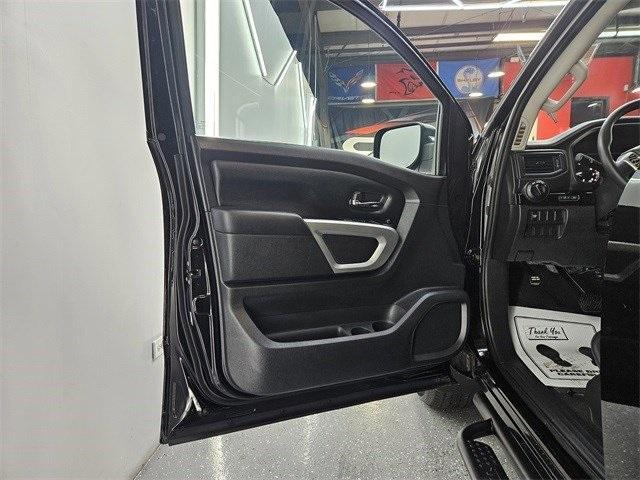 Photo of 2024 Super Black Nissan Titan