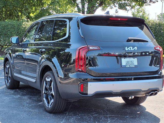 Photo of 2023 Ebony Black Kia Telluride
