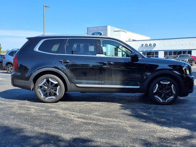 Photo of 2023 Ebony Black Kia Telluride