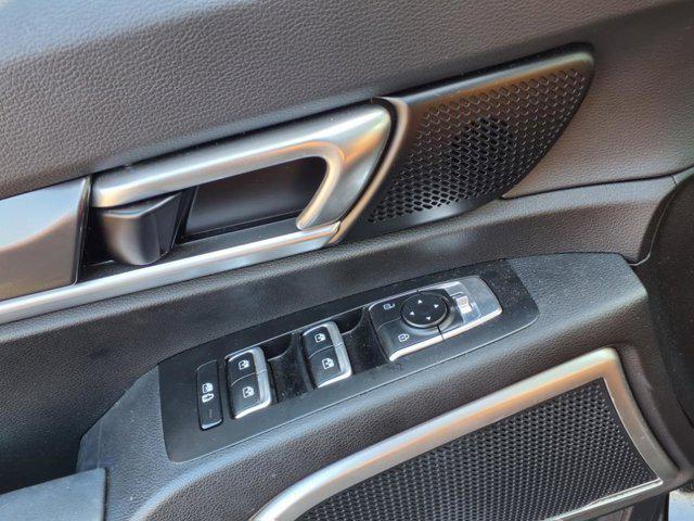 Photo of 2023 Ebony Black Kia Telluride