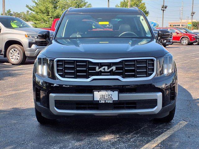 Photo of 2023 Ebony Black Kia Telluride