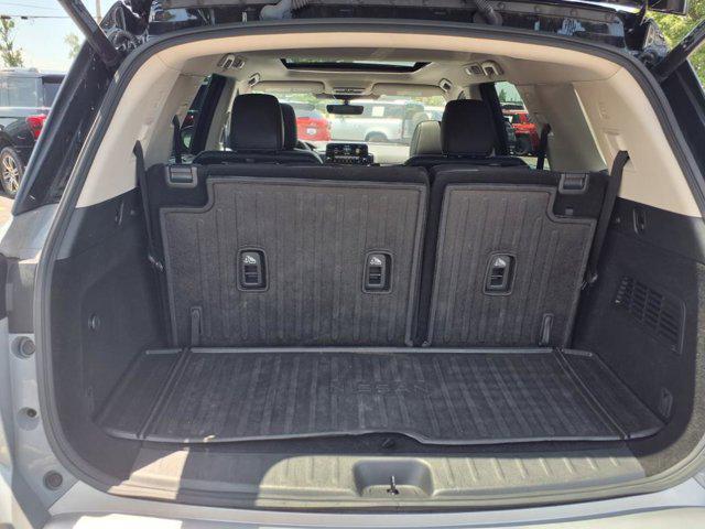 Photo of 2024 Solid Gray/Super Black Nissan Pathfinder