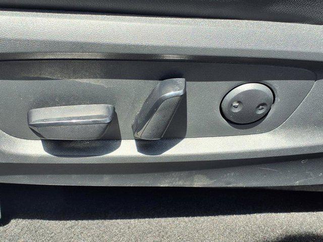 Photo of 2024 Solid Gray/Super Black Nissan Pathfinder