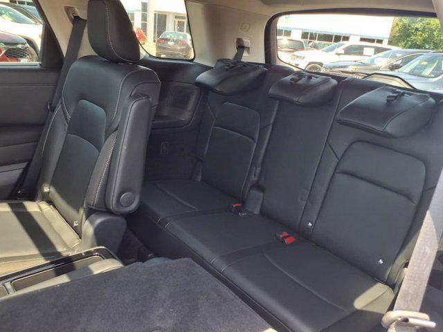 Photo of 2024 Solid Gray/Super Black Nissan Pathfinder