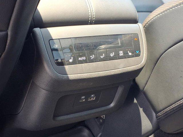 Photo of 2024 Solid Gray/Super Black Nissan Pathfinder