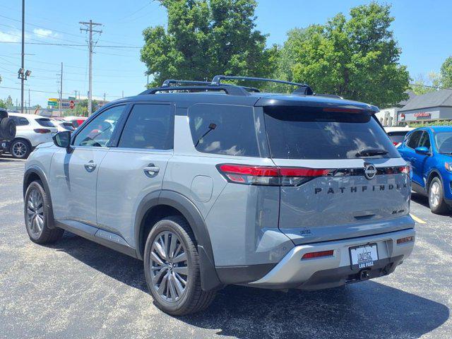 Photo of 2024 Solid Gray/Super Black Nissan Pathfinder