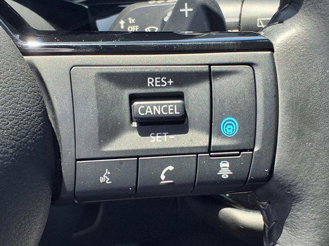 Photo of 2024 Solid Gray/Super Black Nissan Pathfinder