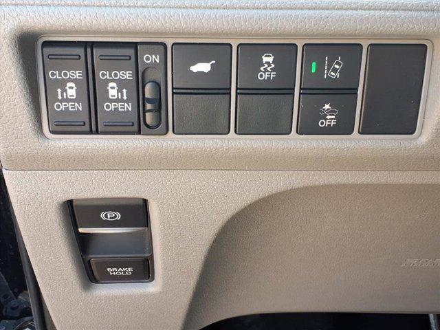 Photo of 2018 Crystal Black Pearl Honda Odyssey
