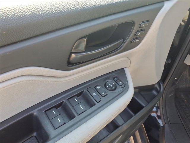 Photo of 2018 Crystal Black Pearl Honda Odyssey
