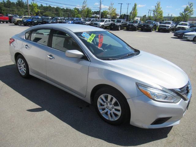 Photo of 2017 Silver Nissan Altima