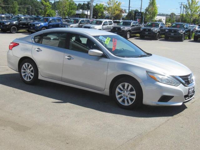Photo of 2017 Silver Nissan Altima