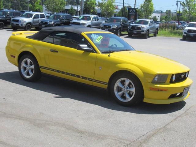 Photo of 2006 Yellow Ford Mustang