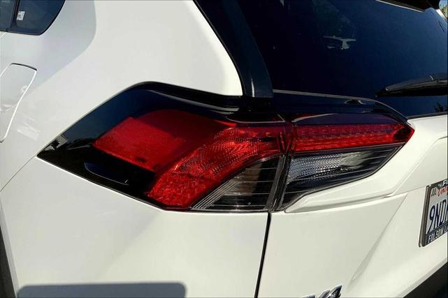 Photo of 2024 Ice Cap Toyota RAV4