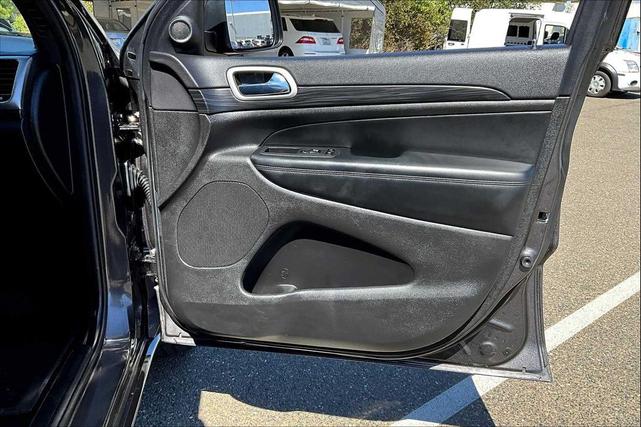 Photo of 2021 Granite Crystal Metallic Clearcoat Jeep Grand Cherokee