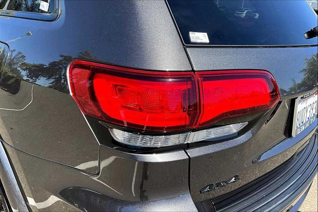 Photo of 2021 Granite Crystal Metallic Clearcoat Jeep Grand Cherokee