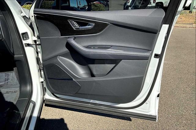 Photo of 2023 Carrara White Audi Q7