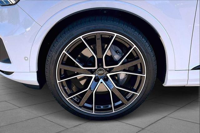 Photo of 2023 Carrara White Audi Q7