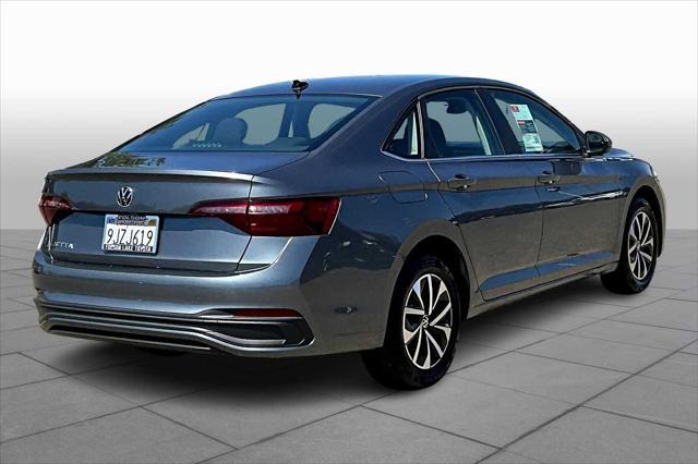 Photo of 2024 Platinum Gray Metallic Volkswagen Jetta