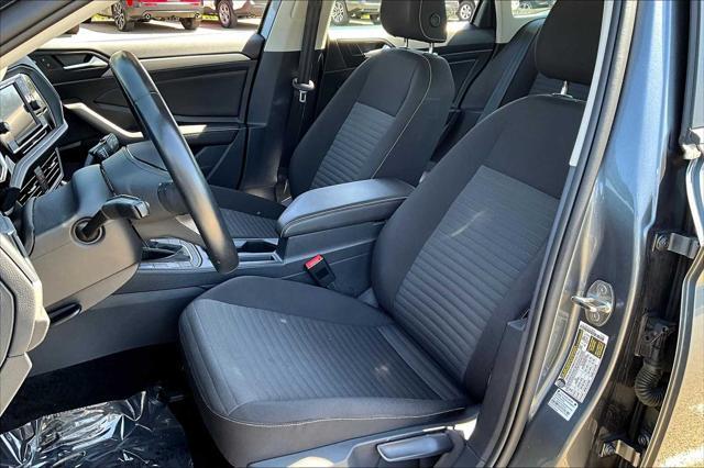 Photo of 2024 Platinum Gray Metallic Volkswagen Jetta