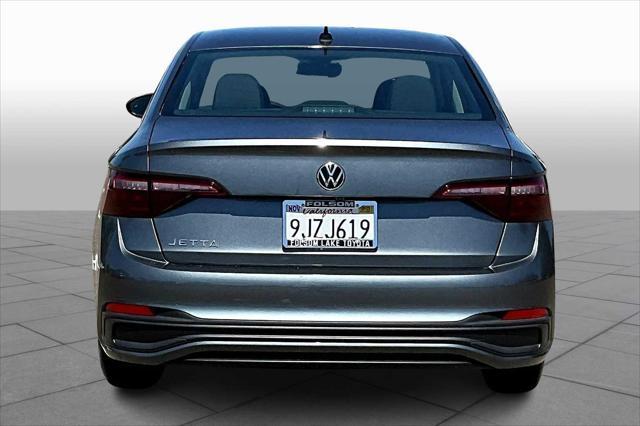 Photo of 2024 Platinum Gray Metallic Volkswagen Jetta