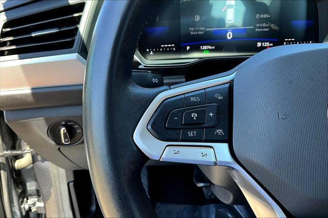 Photo of 2024 Platinum Gray Metallic Volkswagen Jetta