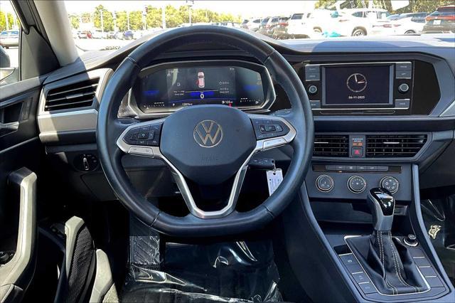 Photo of 2024 Platinum Gray Metallic Volkswagen Jetta