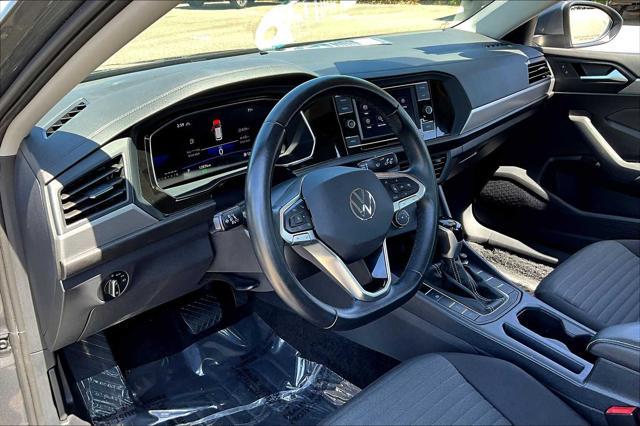 Photo of 2024 Platinum Gray Metallic Volkswagen Jetta