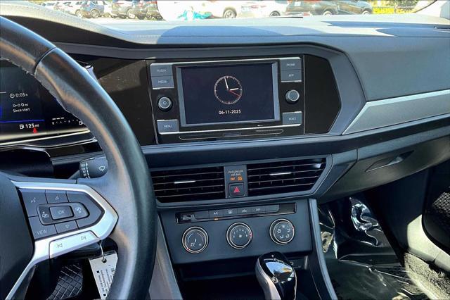 Photo of 2024 Platinum Gray Metallic Volkswagen Jetta