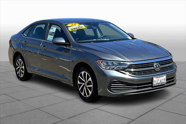 Photo of 2024 Platinum Gray Metallic Volkswagen Jetta