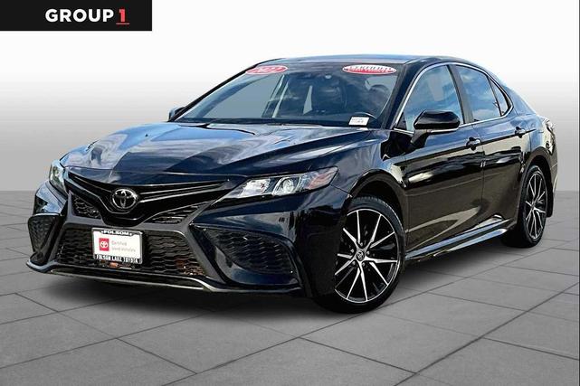 Photo of 2022 Midnight Black Metallic Toyota Camry