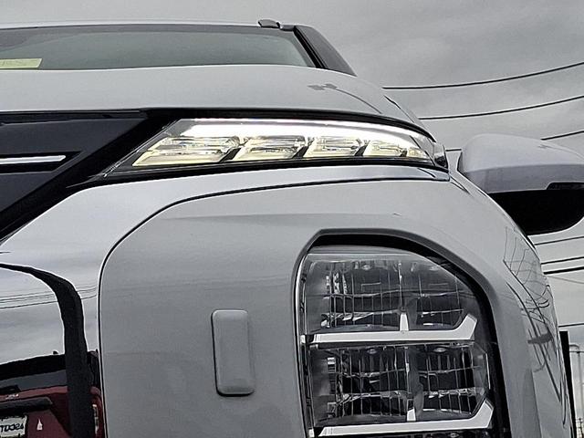 Photo of 2022 White Diamond Mitsubishi Outlander