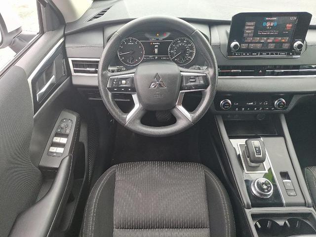Photo of 2022 White Diamond Mitsubishi Outlander