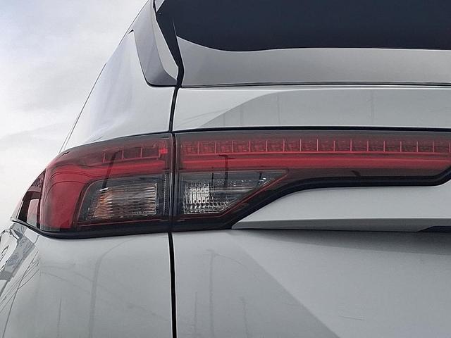 Photo of 2022 White Diamond Mitsubishi Outlander