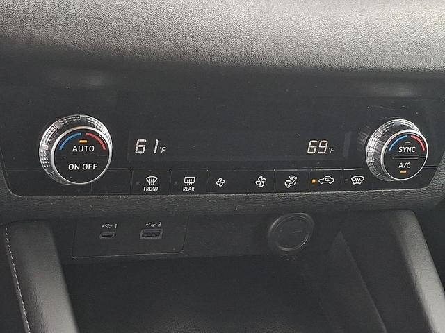 Photo of 2022 White Diamond Mitsubishi Outlander