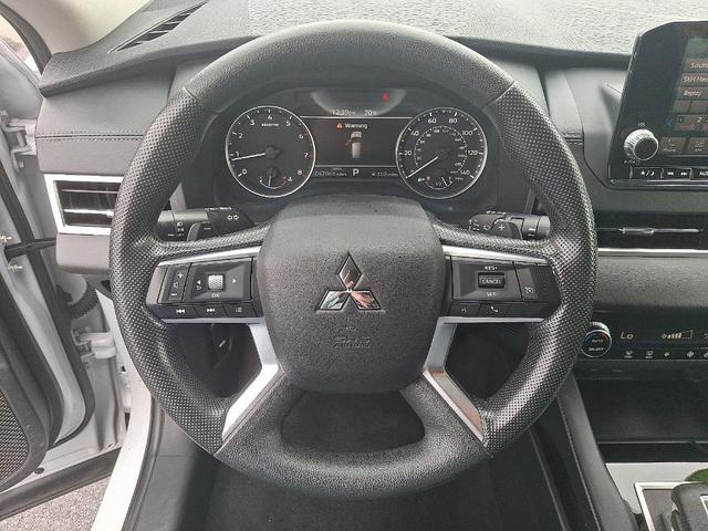 Photo of 2022 White Diamond Mitsubishi Outlander