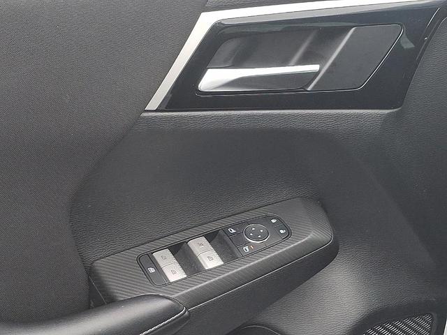 Photo of 2022 White Diamond Mitsubishi Outlander