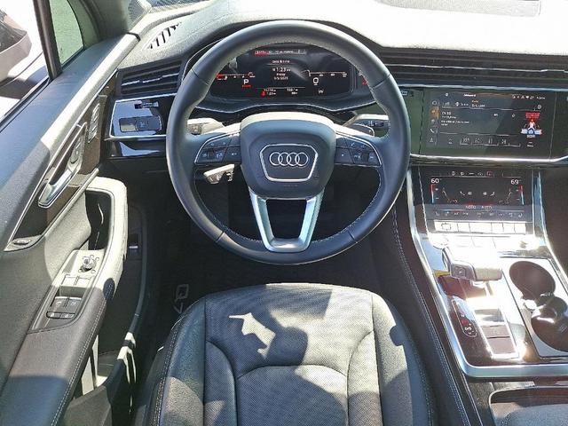 Photo of 2025 Mythos Black Metallic Audi Q7