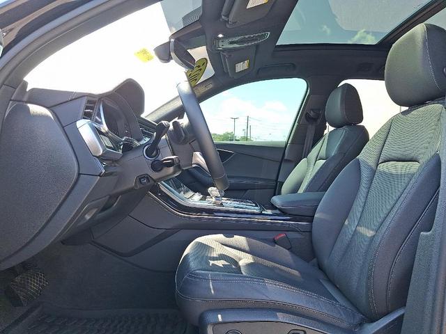 Photo of 2025 Mythos Black Metallic Audi Q7