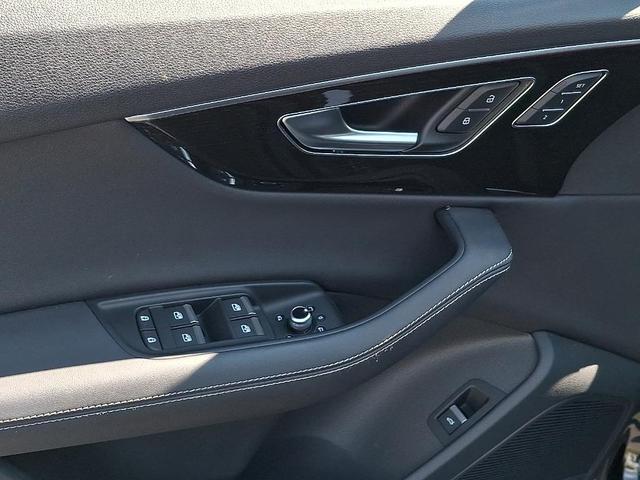 Photo of 2025 Mythos Black Metallic Audi Q7
