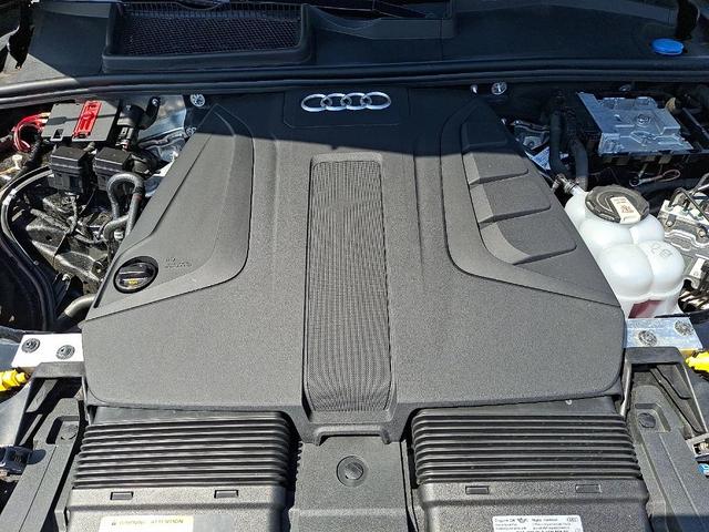 Photo of 2025 Mythos Black Metallic Audi Q7
