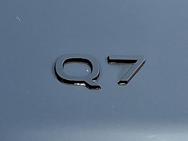 Photo of 2025 Mythos Black Metallic Audi Q7