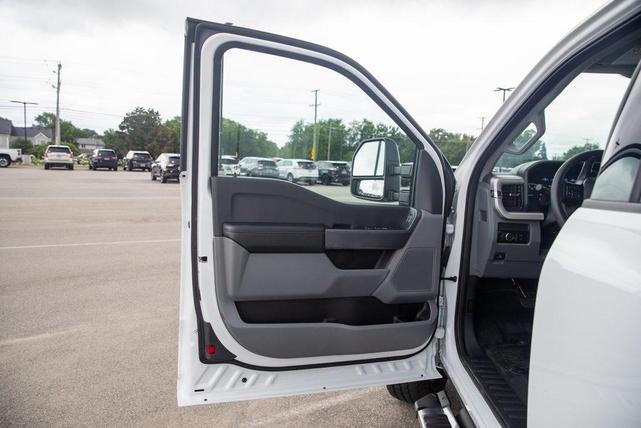 Photo of 2023 Oxford White Ford F-250