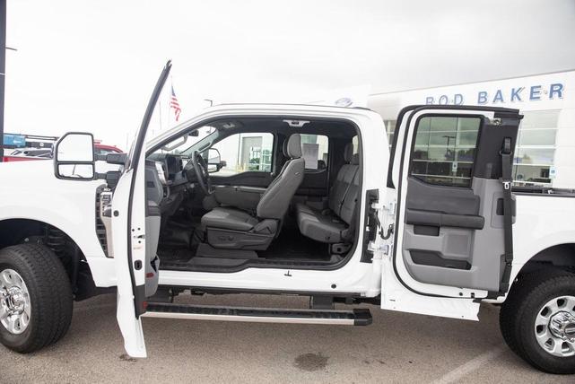 Photo of 2023 Oxford White Ford F-250