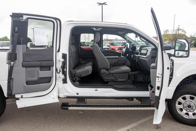 Photo of 2023 Oxford White Ford F-250