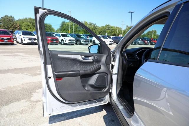 Photo of 2020 Ingot Silver Metallic Ford Escape