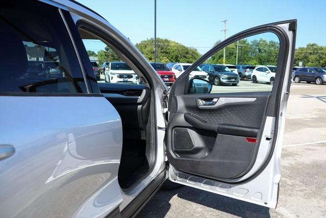 Photo of 2020 Ingot Silver Metallic Ford Escape