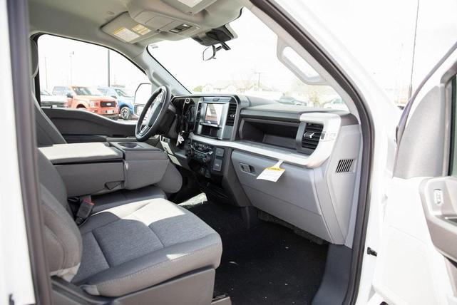 Photo of 2025 Oxford White Ford F-350