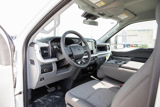 Photo of 2025 Oxford White Ford F-350