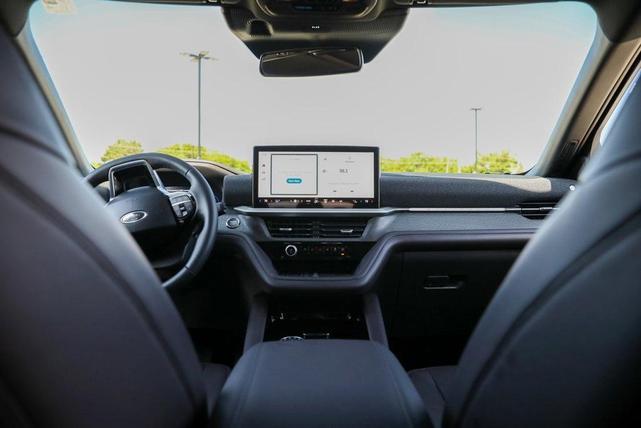 Photo of 2025 Star White Ford Explorer